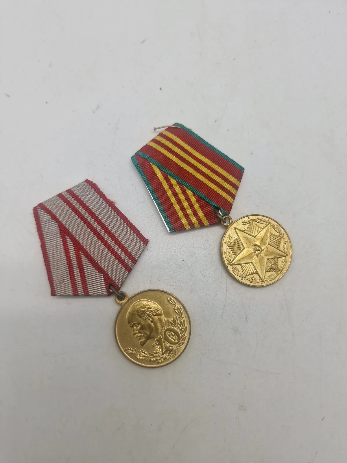To stk originale USSR jubilæums medaljer