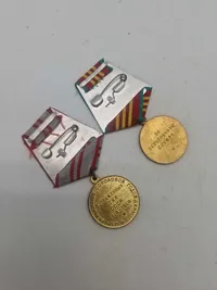 To stk originale USSR jubilæums medaljer