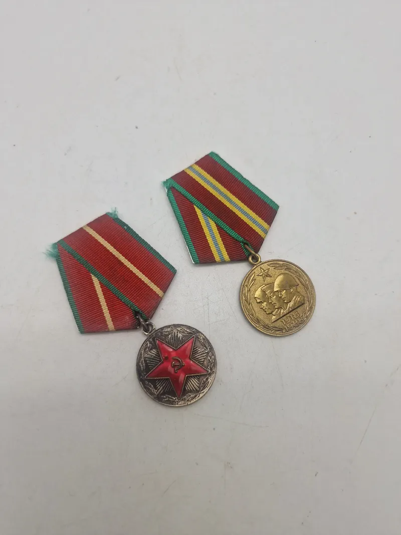 To stk originale USSR jubilæumsmedaljer