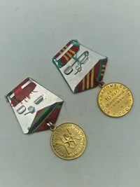 To stk originale USSR jubilæums medaljer