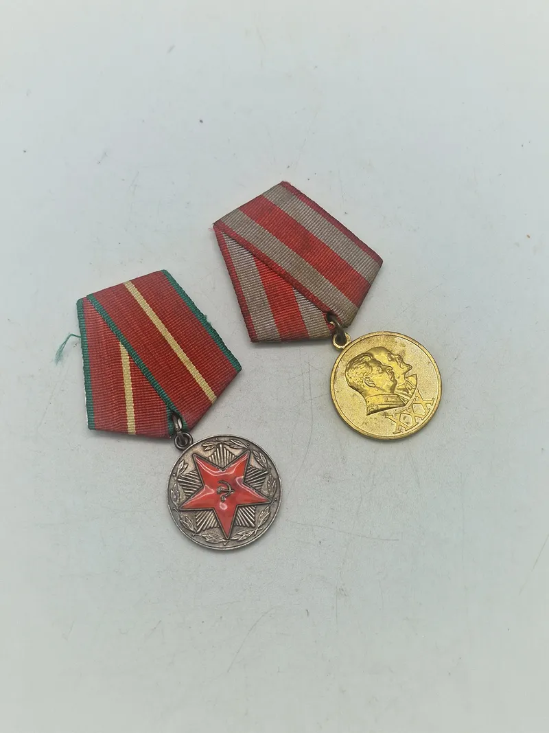 To stk originale USSR medaljer