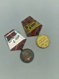 To stk originale USSR medaljer