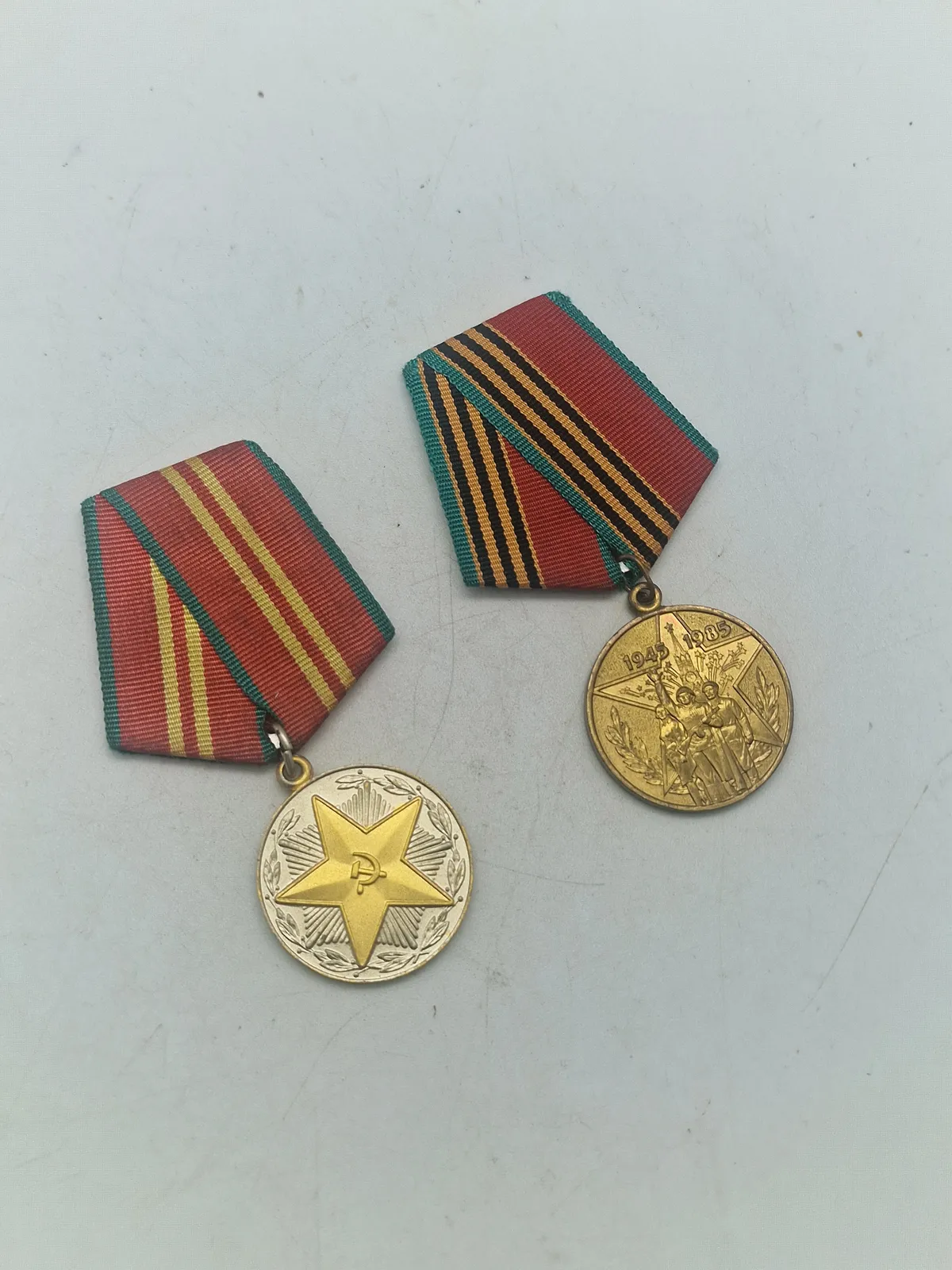 To stk originale USSR medaljer