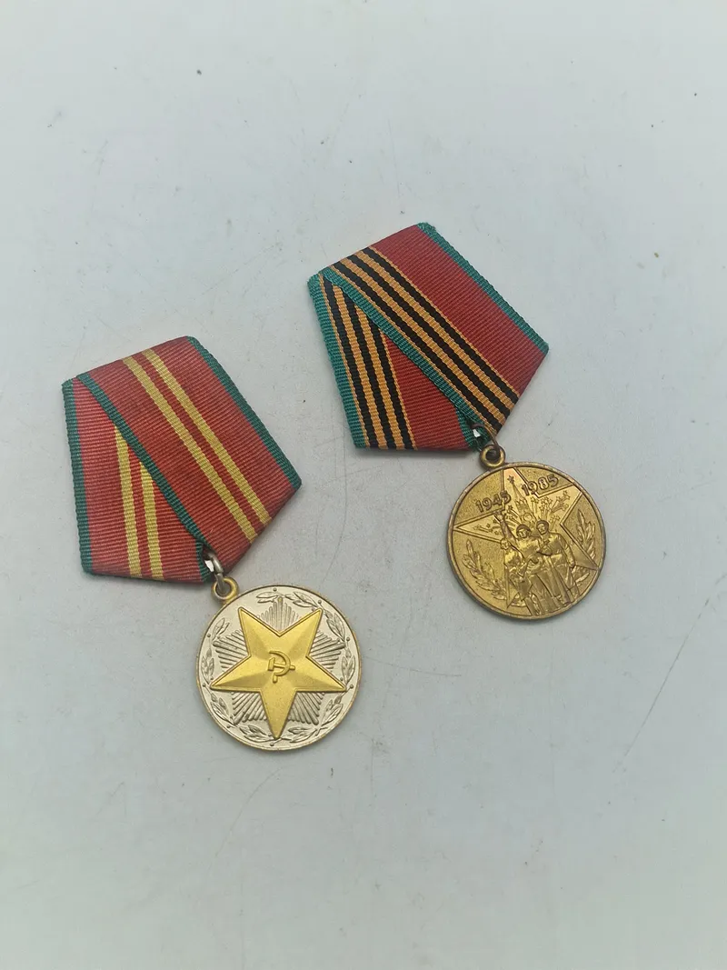 To stk originale USSR medaljer