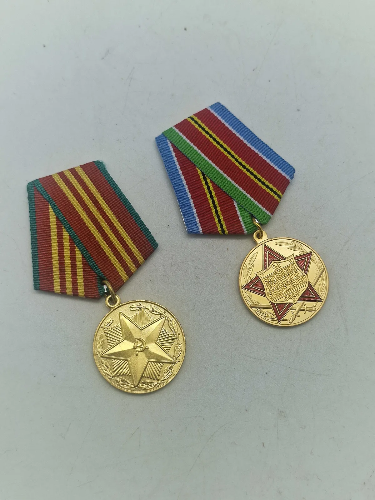 To stk originale USSR medaljer