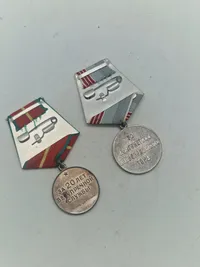 To stk originale USSR medaljer