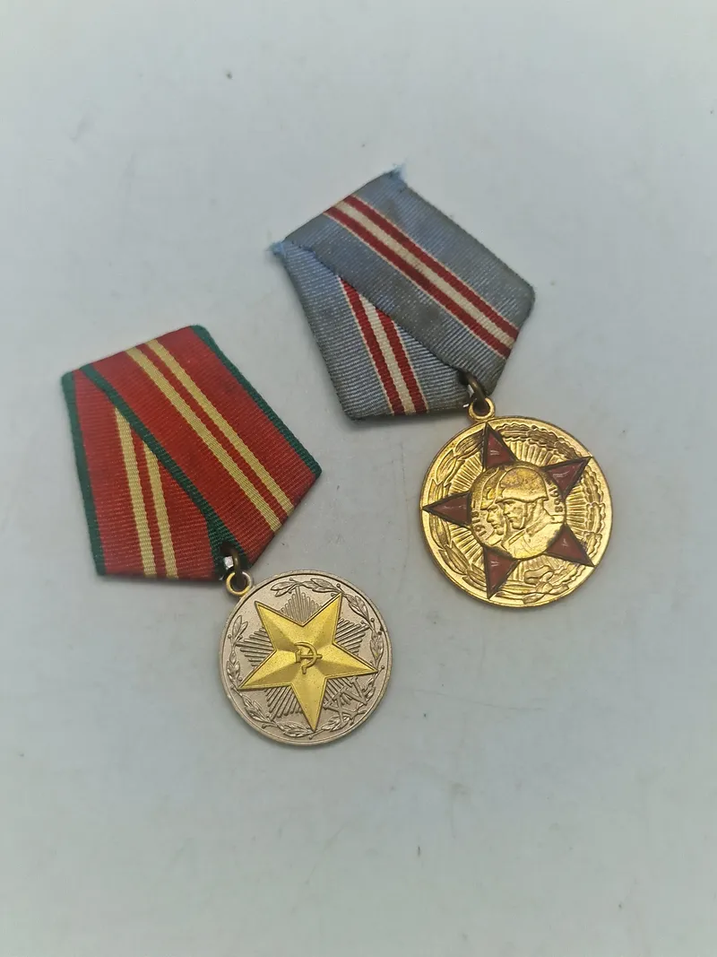 To stk originale USSR medaljer