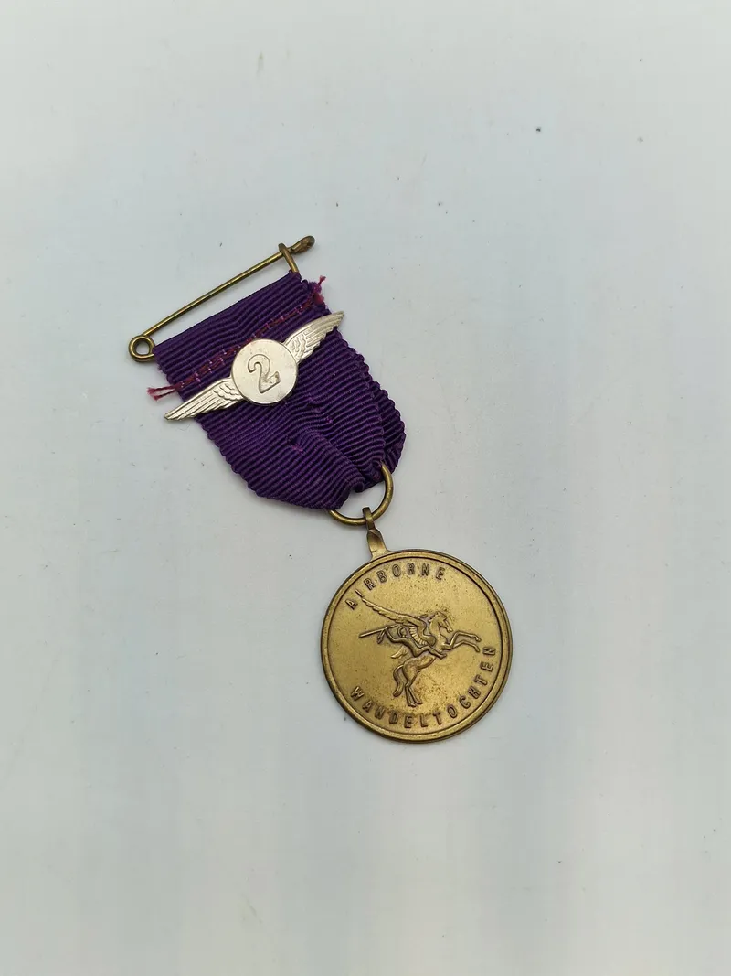 Original Airborne march medalje