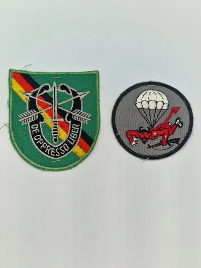 Originalt U. S. Army 10th Special Forces Group Europe - 10 S F G Beret Flash over Green Beret Felt Sticker & 508 Parachute infantry regiment