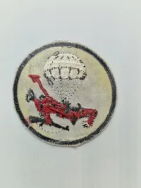 Originalt U. S. Army 10th Special Forces Group Europe - 10 S F G Beret Flash over Green Beret Felt Sticker & 508 Parachute infantry regiment