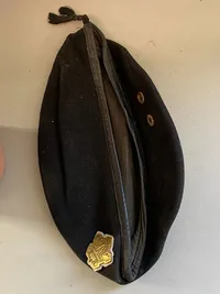Original baret fra danske Livregiment - bemærk at det er det sjældne massive mærke