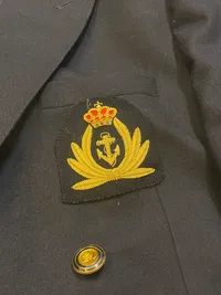 Dansk uniformsjakke og huebånd fra handelsflåden