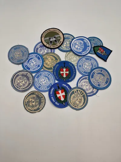 Samling originale UN mærker mm.