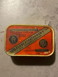 Ældre æske til revolverpatroner