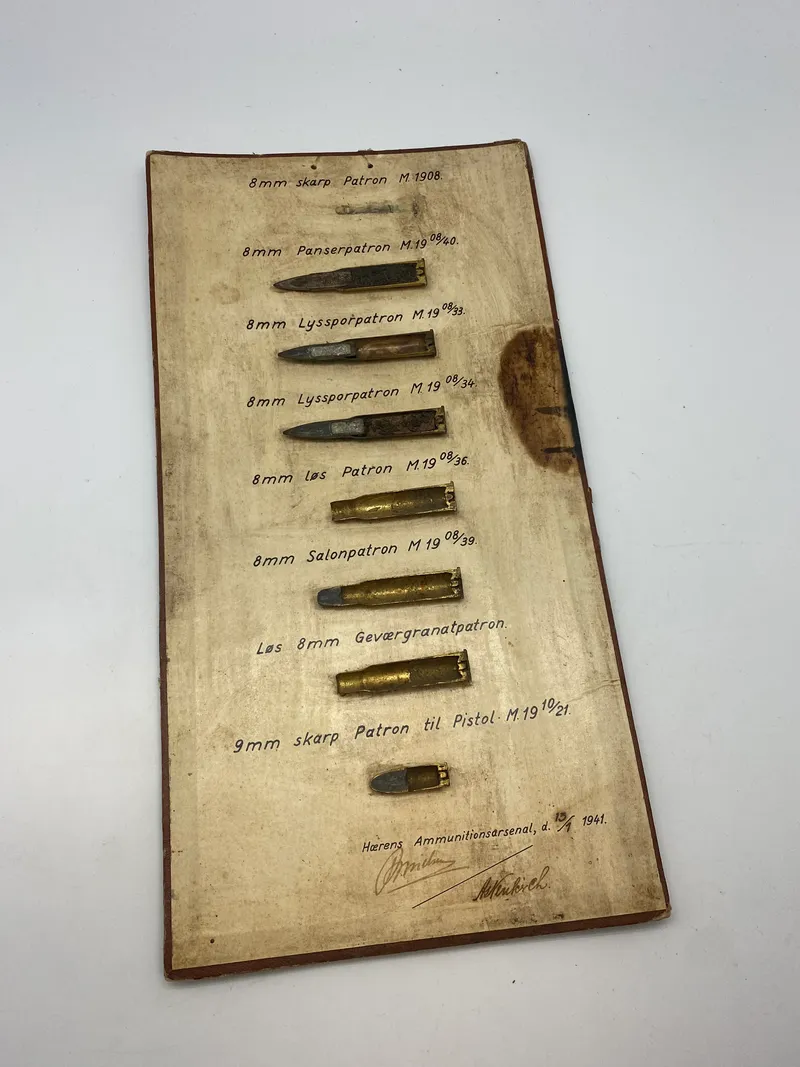 Ekstremt sjælden undervisnings tavle for dansk gevær 89 ammunition 8x58RD