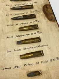 Ekstremt sjælden undervisnings tavle for dansk gevær 89 ammunition 8x58RD