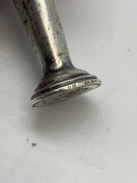 Lakstempel af 830 sølv med initialer
