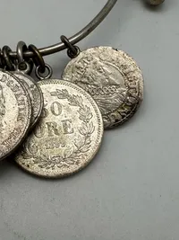 Originalt armbånd lavet af forskellige 16-1800 tals sølvmønter af sølv