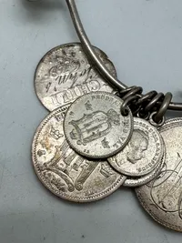 Originalt armbånd lavet af forskellige 16-1800 tals sølvmønter af sølv