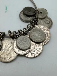 Originalt armbånd lavet af forskellige 16-1800 tals sølvmønter af sølv