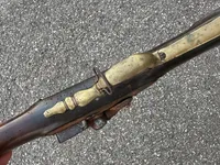 Dansk  Jagtgevær i flint fremstillet af militære dele ca. 1745 med ca. 90 cm. lang rund pibe i kaliber ca. 18 mm, god og stram lås