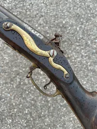 Dansk  Jagtgevær i flint fremstillet af militære dele ca. 1745 med ca. 90 cm. lang rund pibe i kaliber ca. 18 mm, god og stram lås