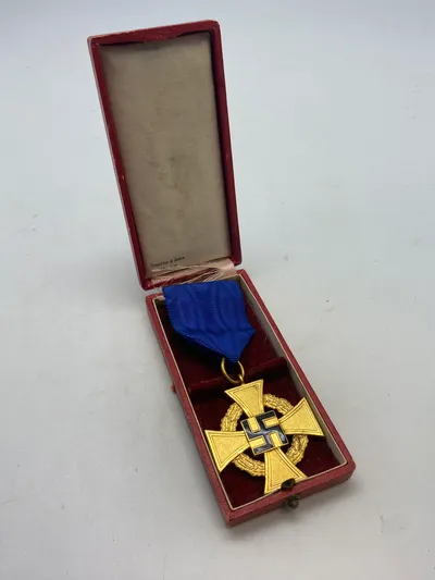 Original medalje for 40 års tro tjeneste med æske