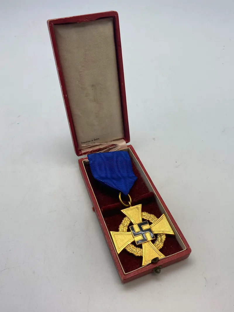 Original medalje for 40 års tro tjeneste med æske