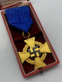 Original medalje for 40 års tro tjeneste med æske