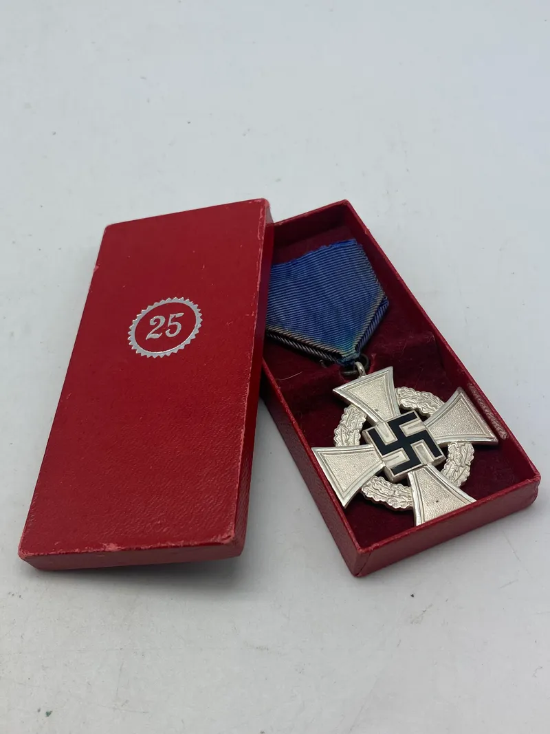 Original medalje for 25 års tro tjeneste med æske
