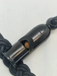 Tysk WW2 bakelit trillefløjte med flettet snor