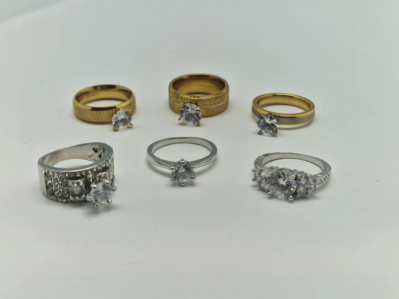 Samling diverse fingerringe