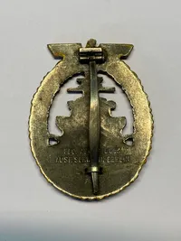 Originalt "Flottenkriegsabzeichen - Schwerin Berlin - Buntmetall, vergoldet