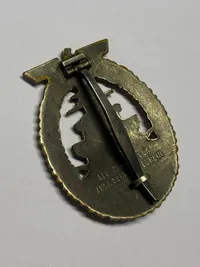 Originalt "Flottenkriegsabzeichen - Schwerin Berlin - Buntmetall, vergoldet