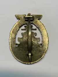 Originalt "Flottenkriegsabzeichen - Schwerin Berlin - Buntmetall, vergoldet