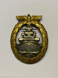 Originalt "Flottenkriegsabzeichen - Schwerin Berlin - Buntmetall, vergoldet