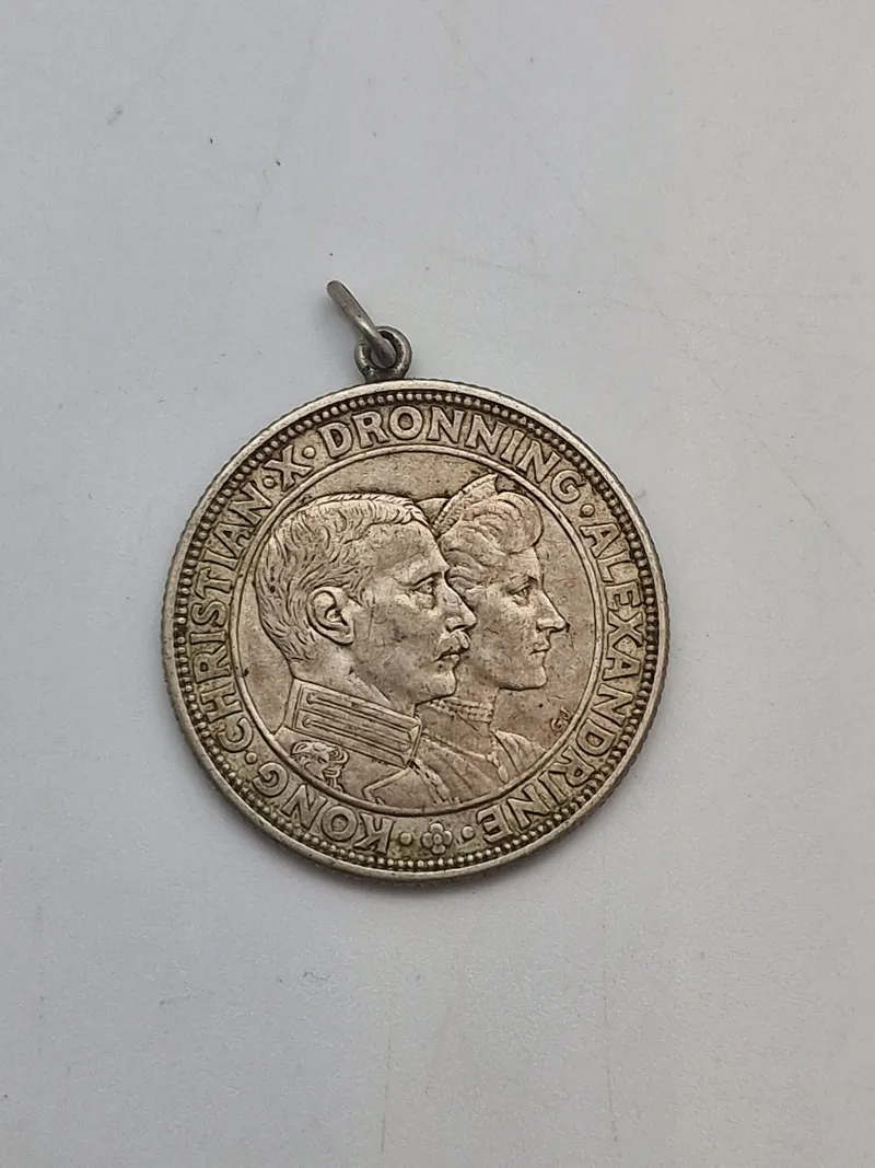 Original 2 kr 1923 erindringsmøntaf sølv - lavet som vedhæng