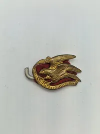 Lot diverse mærker og medaljer