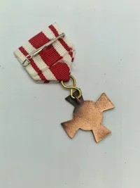 Lot diverse mærker og medaljer
