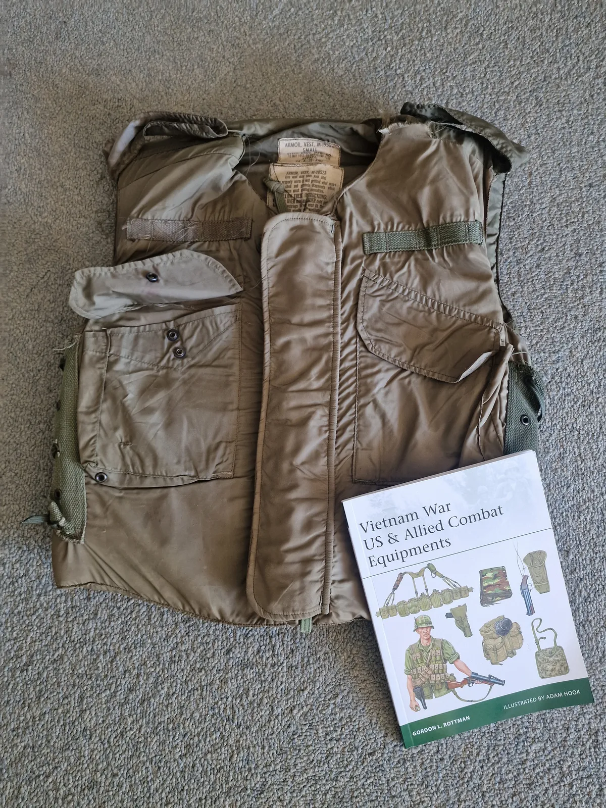 Original armor vest - Vietnamkrigen + bog om udstyr