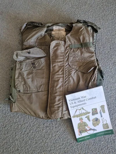 Original armor vest - Vietnamkrigen + bog om udstyr