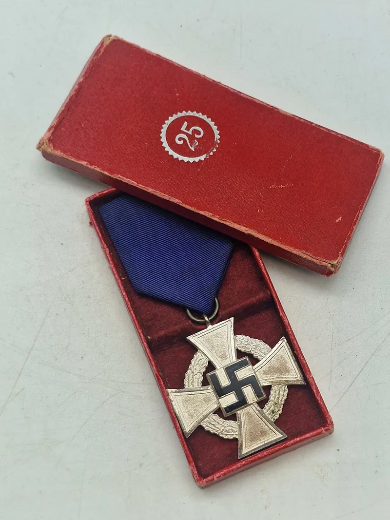 Original tysk medalje for 25 år tro tjeneste i staten