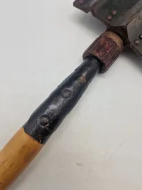 Original tysk feltspade med bakelit skrue, Waffenamt og fremstiller