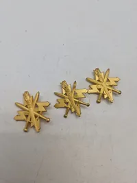 Lot diverse danske regimentsmærker mm.