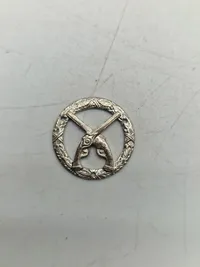 Lot diverse danske regimentsmærker mm.
