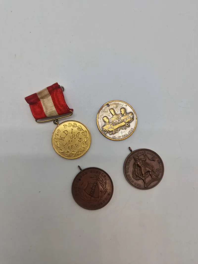 Lot diverse medaljer