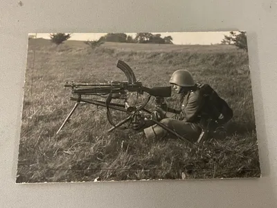 Originalt undervisnings fotos af dansk soldat med Madsen maskingevær