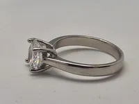Fingerring af forgyldt sterlingsølv med certifikat