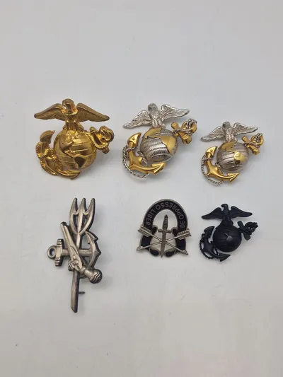 Lot originale Amerikanske militære mærker