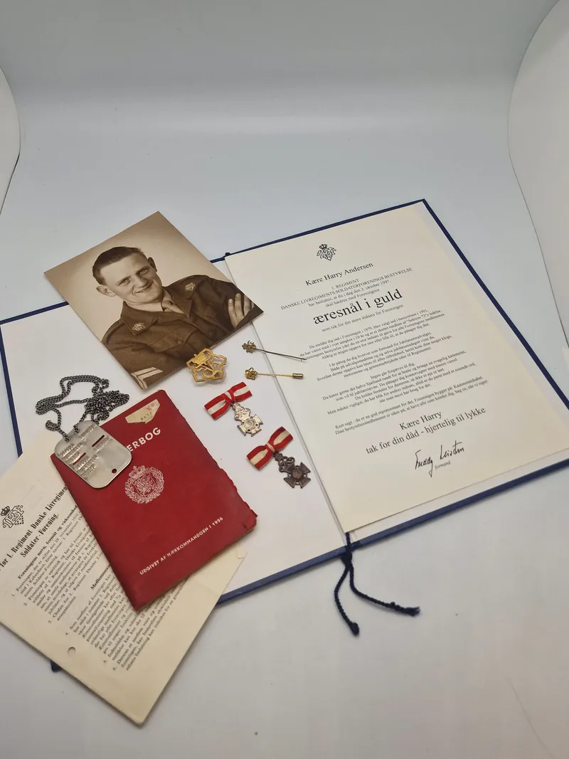 Originalt lot på dansk soldater med Guldnål 1 regiment
